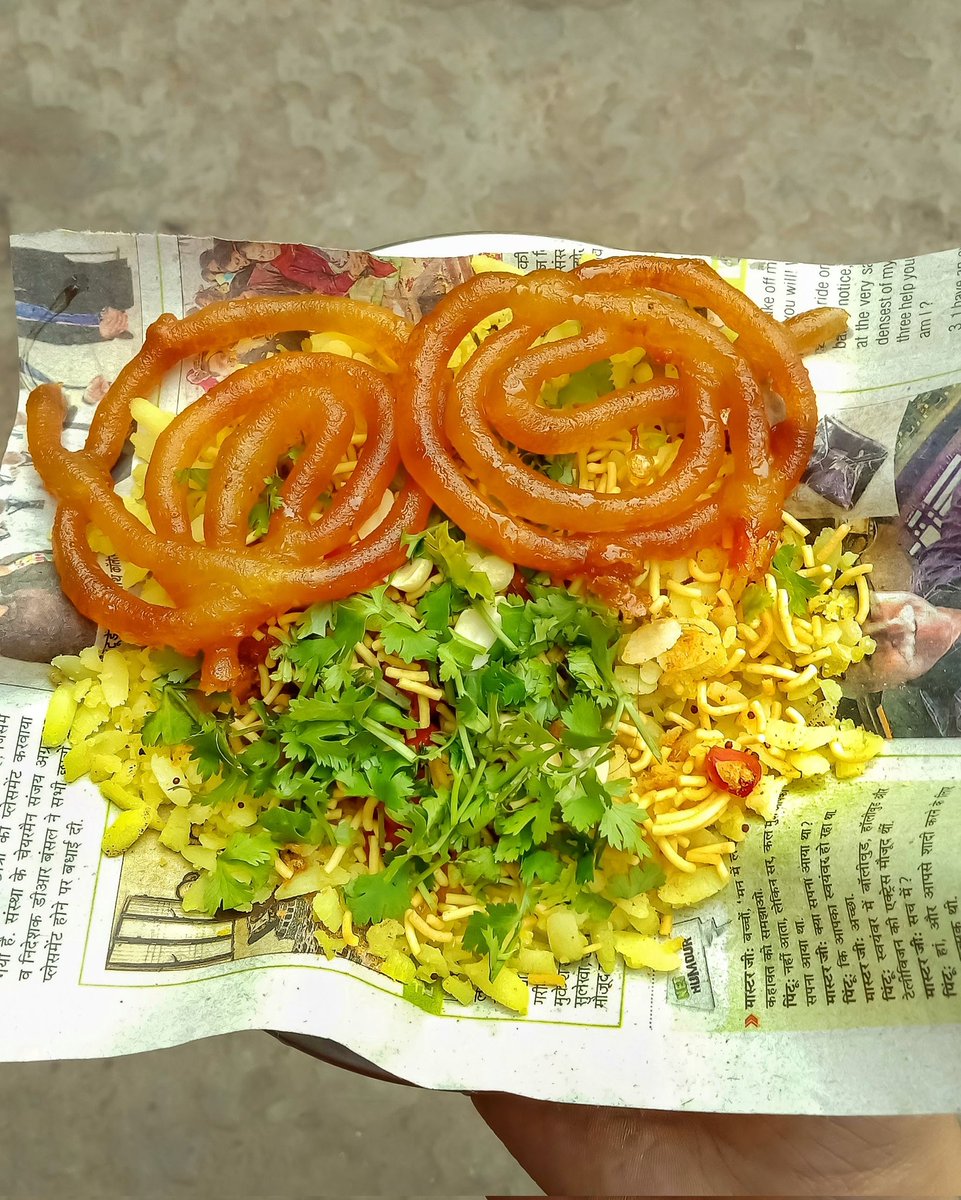thephonecamera's tweet photo. @333maheshwariii Ever tried poha jalebi ? https://t.co/R4JCC11kDm