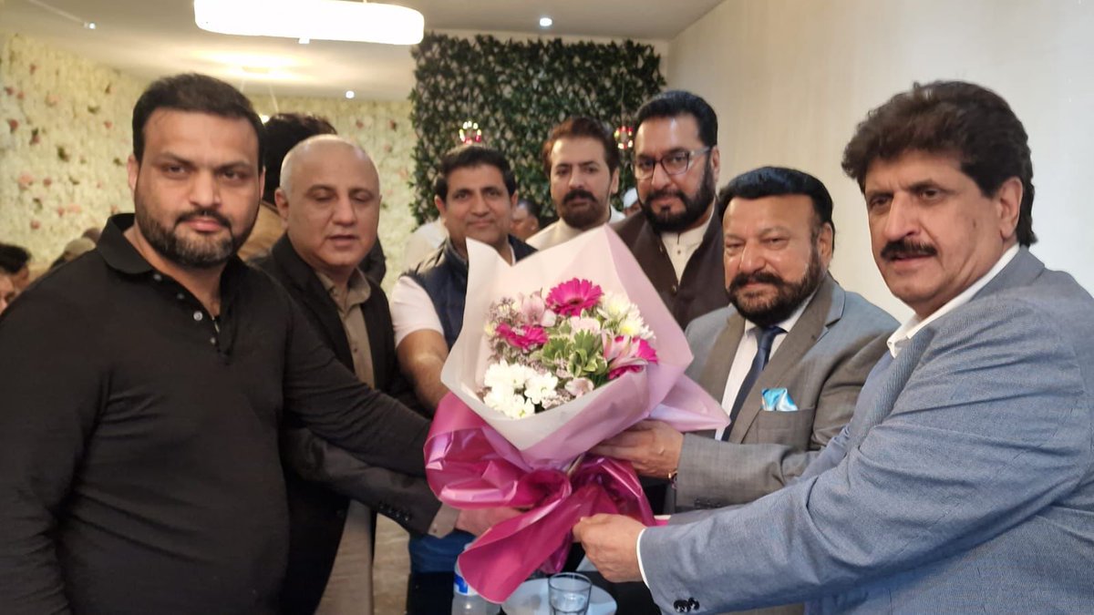ChachiDanyal's tweet photo. Sajjad Khan Candidate NA 60 as a guest at a dinner hosted by Raja Sajjad Hussain president PMLN north west,
a wonderful gathering where current political issues and situation in Pakistan was discussed with the PML N UK chapter and over seas Pakistanis 

Manjanb:-Danyal Amjad Khan https://t.co/pOSmqefZcj