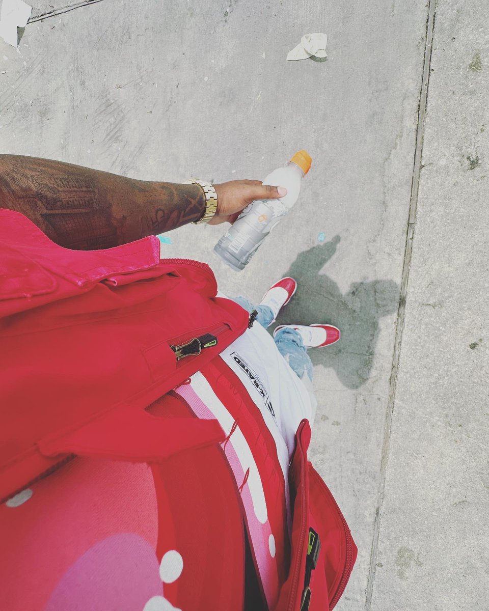 SickCapricorn17's tweet photo. We eat 🍒’s on Sunday ⚪️🔴
#Houstonbaby 
#Yktv https://t.co/WAOYEnd0oj
