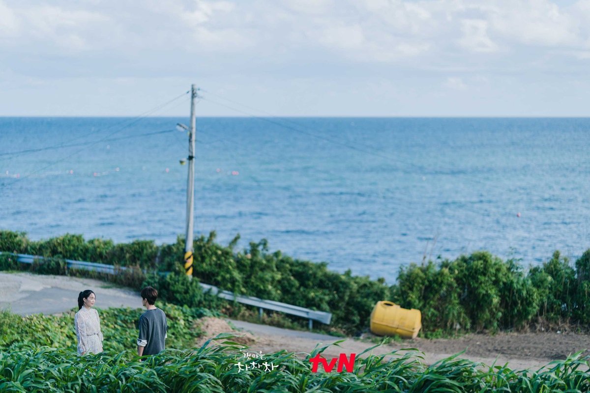 archivedramas's tweet photo. No other kdrama comes close in the genre of Hometown Cha Cha Cha. It's a feel-good movie but the visuals and the cinematography have raised the bar too high for any other slice of life and rightfully so. 
#HometownChaChaCha 
#HomeCha #ShinMinA #KimSeonho https://t.co/twcSGsFLG2