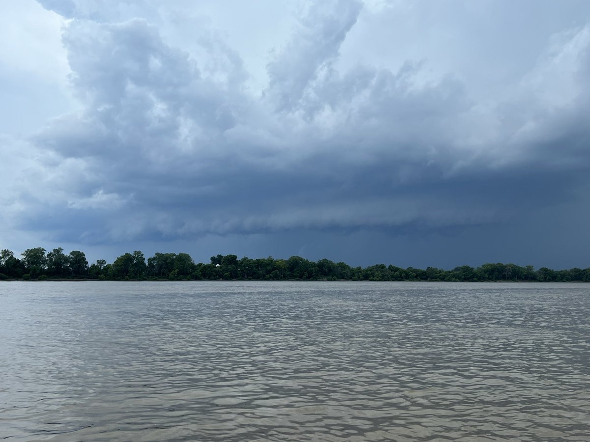 quentyntweets's tweet photo. @14News you can show if you guys would like. This is from the Henderson KY side in the Ohio https://t.co/bZt4txqCa0