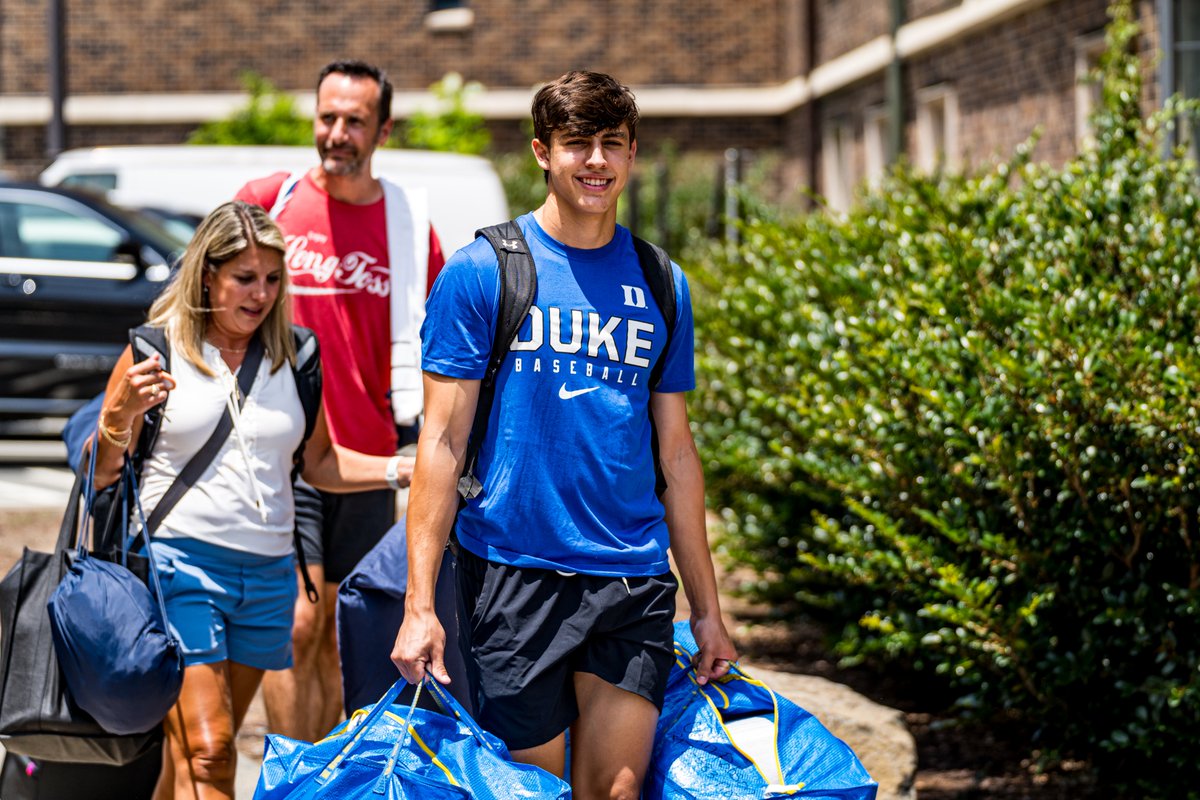 Fresh Faces 🥹📸

Got our freshman all moved in today! 

#BlueCollar | #GoDuke