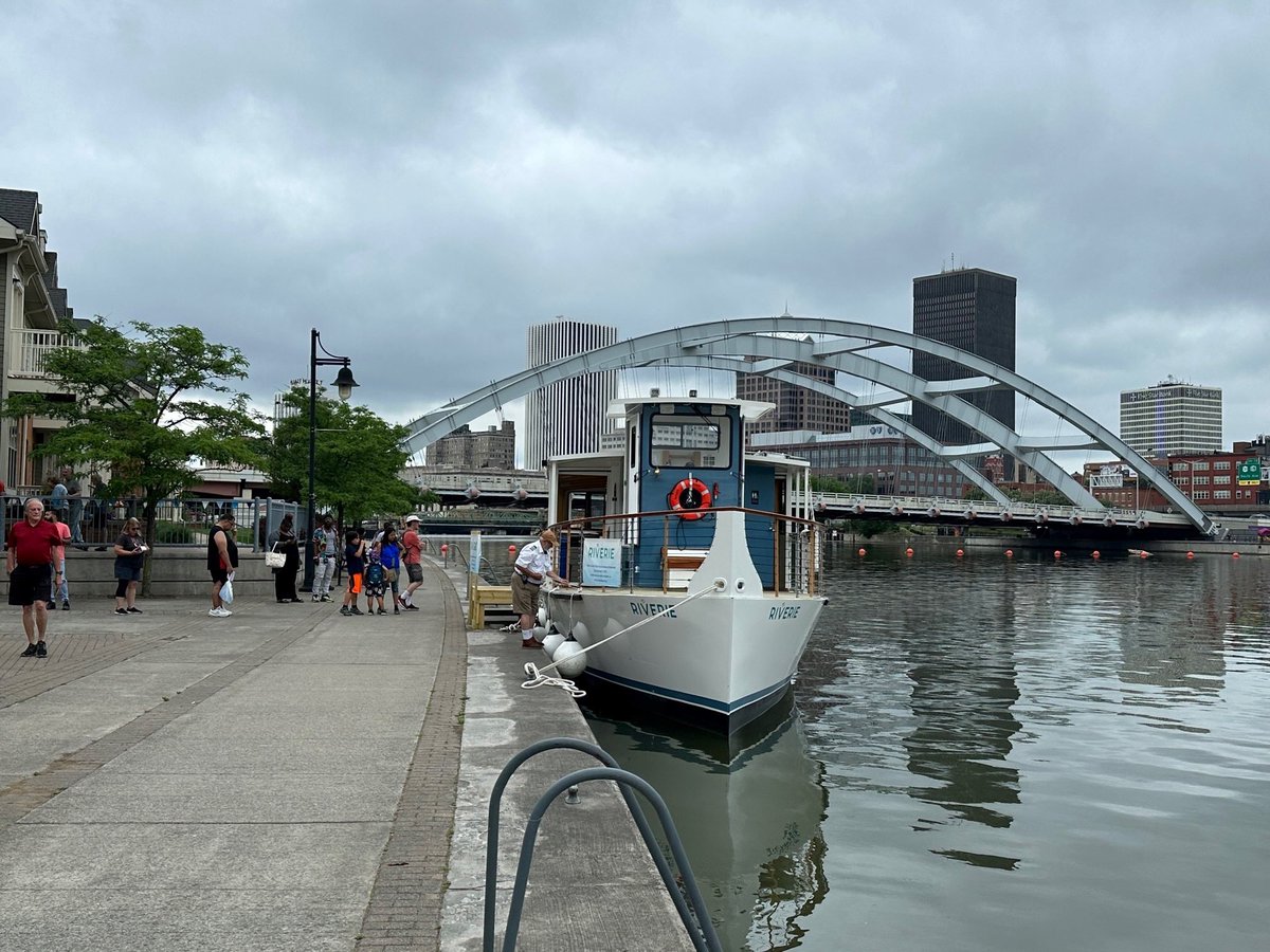 Avangrid's tweet photo. Land-ho! 📢 ⛵ The @CityRochesterNY's newest Erie Canal tour boat set sail last weekend with free community cruises thanks to the #AvangridFoundation. These tours promoted the new resource to the community which will allow Rochesterians to see their city from the Genesee River! https://t.co/MxbnePXvCG