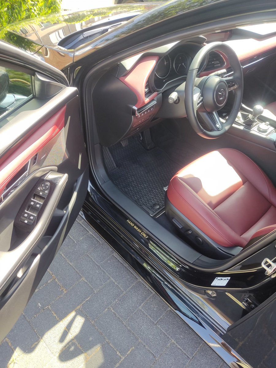 MdeRuiter83's tweet photo. Vandaag alleen even de wielen gewassen en bij de Mazda 2 en 3 stickers aangebracht #handwashonly #MAZDA #mazdanederland #mazdaeurope #mazda3 #mazda2 #fanatiekecarcleaner 😁 https://t.co/zrK6AEraFL