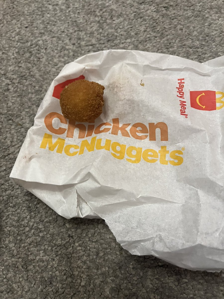 BIFFA86's tweet photo. When you get a chicken nugget happy meal from @mcdonalds brockhurst gate #gosport and get mozzarella bites instead. https://t.co/z5SNuRuEhs