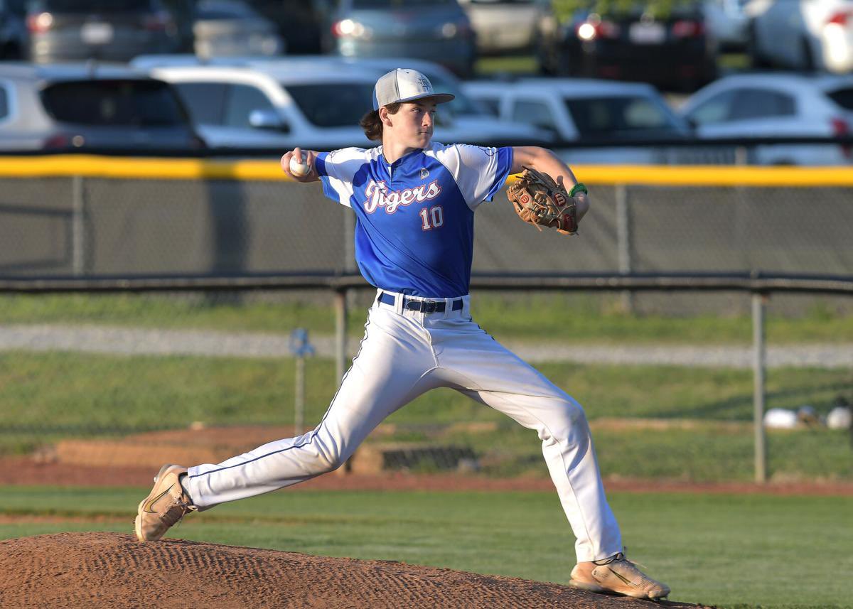 GarrettCrum2024's tweet photo. Looking forward to pitching in Atlanta at #WBBA on 7/6 at Riverbend Park! @SethMclemore5 @BaseballBritt @CoachSkoneck @CoachCodyEllis @justinoney30 @DBeaz25 @bkrennrich9 @CoachHood17 @BillyGodwin28 @SmithKermit @coachbick42 @rwoodardCLT @CoachBeck24 @jkorte5 @jb_simp_3 https://t.co/UE2YUCDMBc