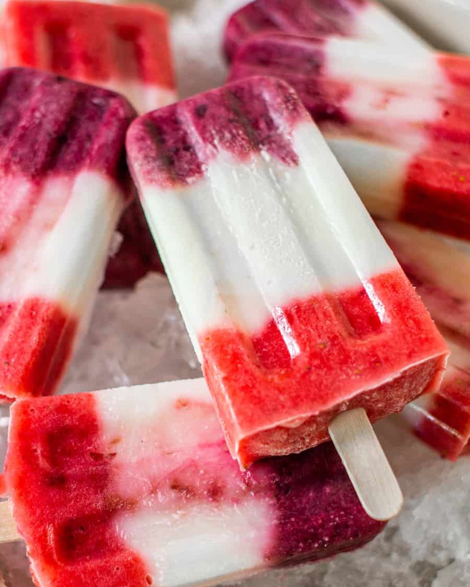 cagrownofficial's tweet photo. Time to pledge your allegiance: Team popsicle or team frozen yogurt? Thankfully, you can get the best of both worlds with these Red, White, and Blue Popsicles!

Get the recipe: https://t.co/6vM0ljYLjK https://t.co/aJPVZIljYU