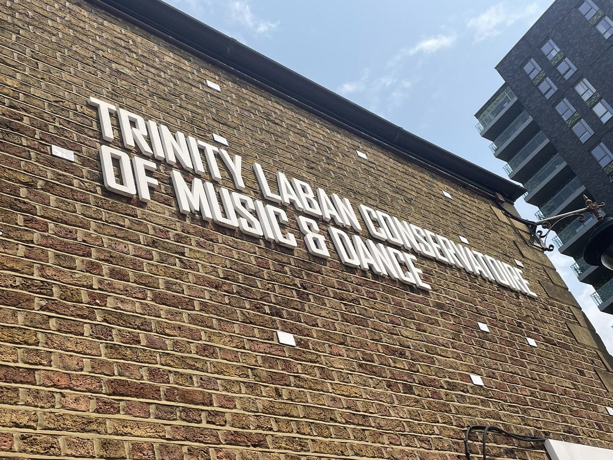 HRS_Dance's tweet photo. Thursday I had the pleasure of seeing ex HRS Dancer in a professional piece at @TrinityLaban choreographed by the inspiring @AlstonDance . Fran studied GCSE &amp; A-level Dance at @HelenaRomanes https://t.co/imhN75JF4W