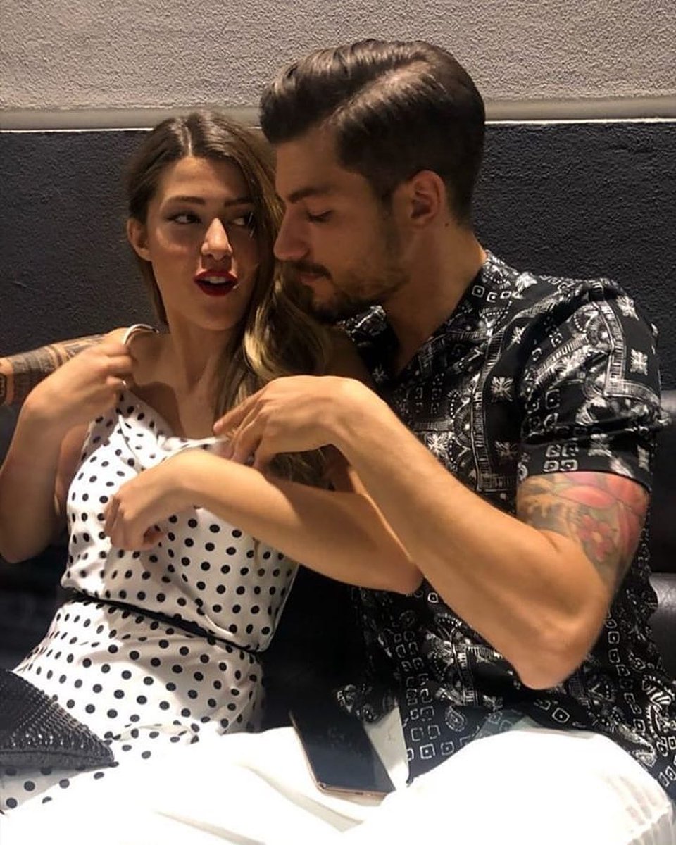 DaryQueenW's tweet photo. Feliz cumpleaños, amor de mi vida.

Justamente ahí no estaba tu regalo, pero espero que seas tan feliz hoy y siempre para que esa sonrisa que me enamora todos los días no se borre.

Te amamos, Alessia, Pito y yo. https://t.co/4nQf89dfuG