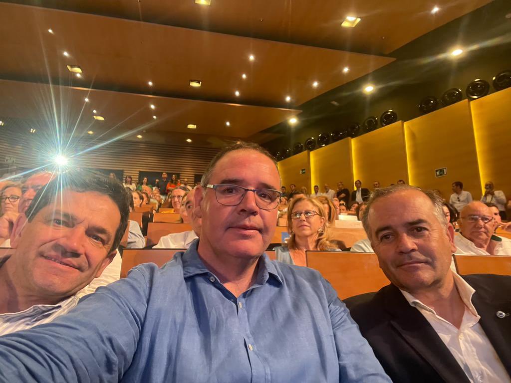 BenjamnPrieto's tweet photo. Alcaldes. Municipalismo. Fundamentales para @ppopular Un orgullo pertenecer a esta gran familia. Todos, junto a nuestro presidente @NunezFeijoo para cambiar Espa��a. 

@PopularesCuenca 

#EsElMomento #cuenca https://t.co/TzllSJ0uD4