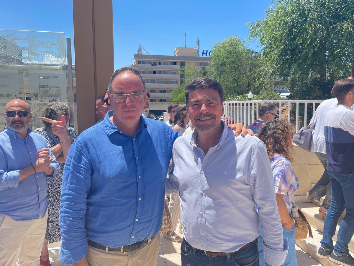 BenjamnPrieto's tweet photo. Alcaldes. Municipalismo. Fundamentales para @ppopular Un orgullo pertenecer a esta gran familia. Todos, junto a nuestro presidente @NunezFeijoo para cambiar Espa��a. 

@PopularesCuenca 

#EsElMomento #cuenca https://t.co/TzllSJ0uD4