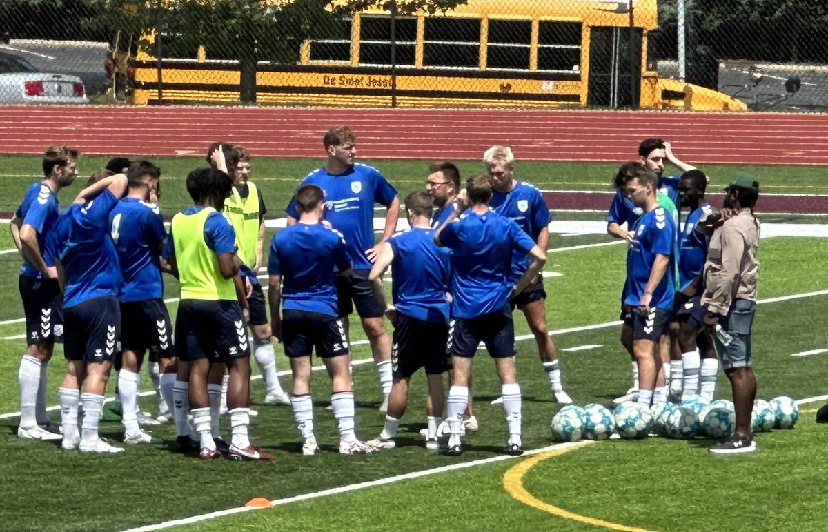 BluMatter's tweet photo. AFCColumbia MidMo’s⚽️ Team at DeSmet Jesuit for its game in 18 minutes. Too far to drive now, but come next game. @CoMoSports @ChanelABC17news  @columbiatribune @RodKRCG13 @NTsports @midmosports @scoreboardguy @KewpieSoccer @ToltonAthletics https://t.co/QphGKSPNZC
