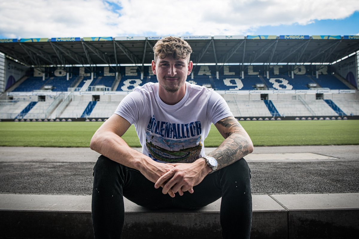 🔴 OFFICIEL !

Troisième recrue pour le #SVD ! Le défenseur central Matej Maglica 🇭🇷 (1998) arrive en prêt du <a href="/VfBStuttgartFr/">VfB Stuttgɑrt Fr 🇫🇷</a> ! Il était en prêt à Sankt Gallen, en Suisse cette saison ! Option d'achat incluse selon certaines sources.

Bienvenue !