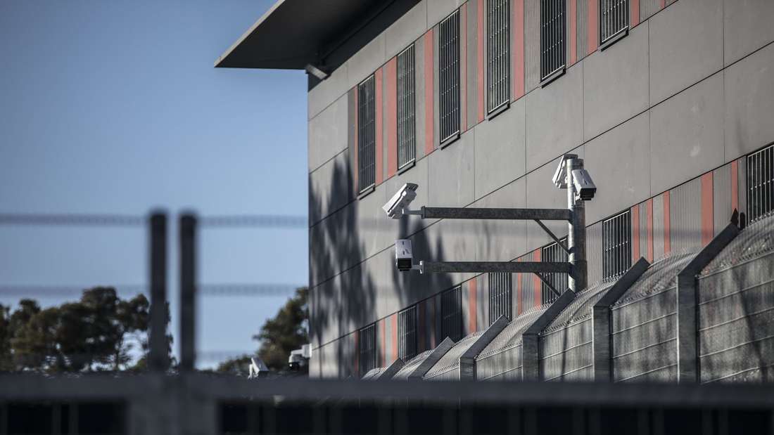 Muhiddin Fidan hat heute angekündigt, einen unbefristeten Hungerstreik zu starten. Seine Forderungen sind die sofortige Entlassung aus der Haft &amp; dauerhaftes Bleiberecht. Er betonte, dass seine eigene Situation ein repräsentatives Beispiel für die Erfahrungen aller Kurd*innen sei