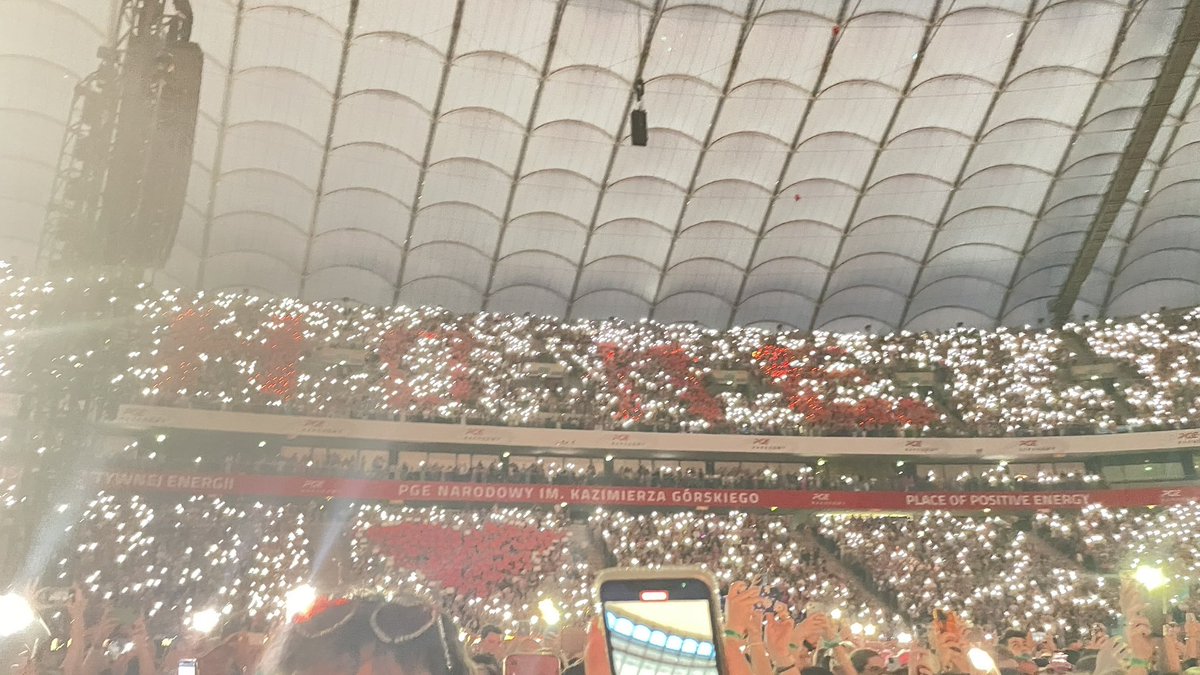 hsdtogethertour's tweet photo. Home ❤️ at #LoveOnTourWarsaw (via @x7zbjs1) https://t.co/nEJ1nFlknn