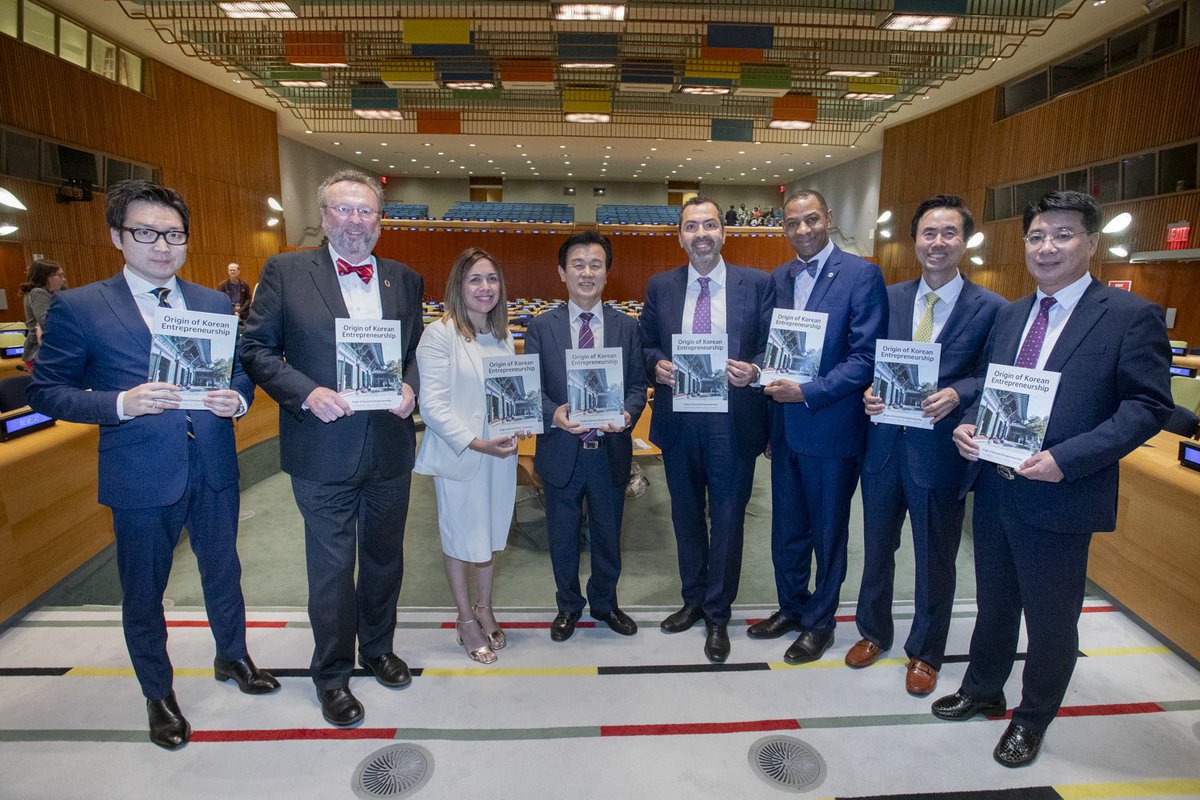 #UnitedNations #NYC #MSMEDAY This past week, I had the pleasure of collaborating in the organization of the International Day for Micro, Small and Medium Sized Enterprises at the United Nations June 27th, as well as moderating a panel session about The Voices of Innovation 🌎