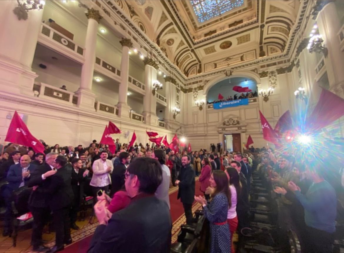 Liberales_Chile's tweet photo. En este #Liberales10Aniversario seguiremos empujando la libertad, igualdad y fraternidad en nuestra sociedad.

Felicitaciones liberales!!

✊️🇨🇱💪✌️ https://t.co/fUZas7fKGs