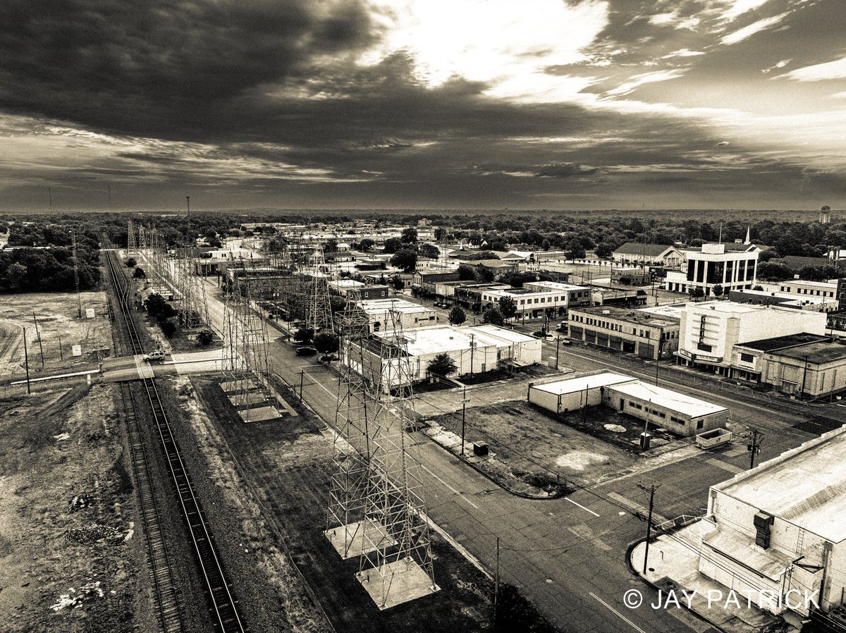 Downtown Kilgore, Texas - July 2, 2023
jaypatrickphoto.com
#kilgoretx #greggcountytx #ruskcountytx #worldsrichestacre #easttexas #texas #dji #aerialphotography #jaypatrickphoto