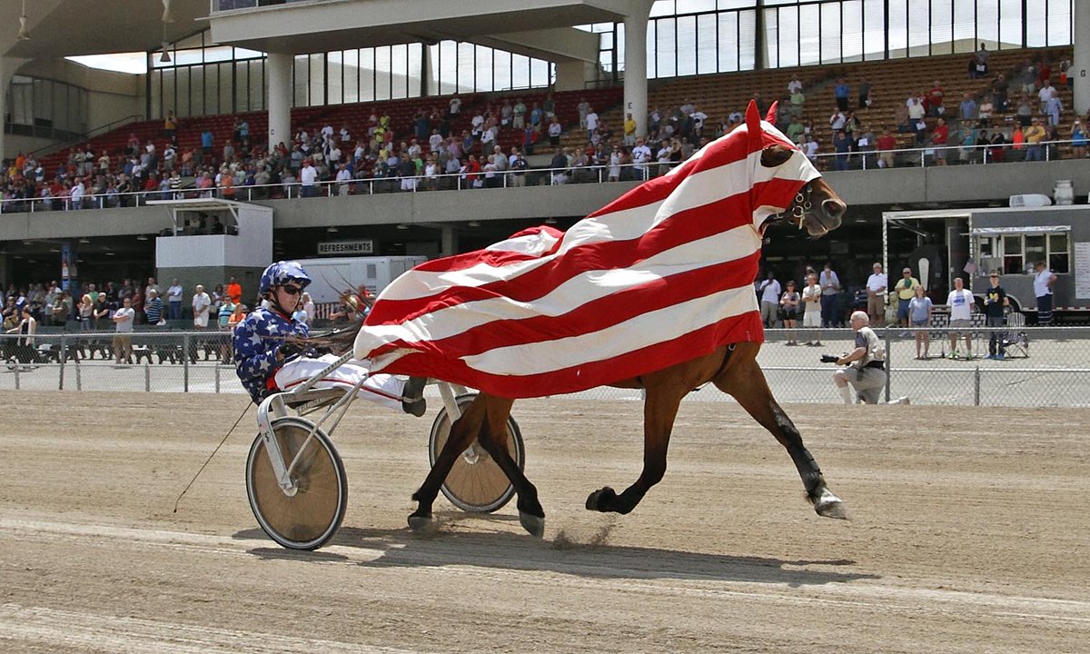 Happy 4th of July to all of our followers! Enjoy this throwback photo from 2014 of the presentation of our stars and stripes before the race card. Don't forget - we will be racing today - first post 3:15pm!