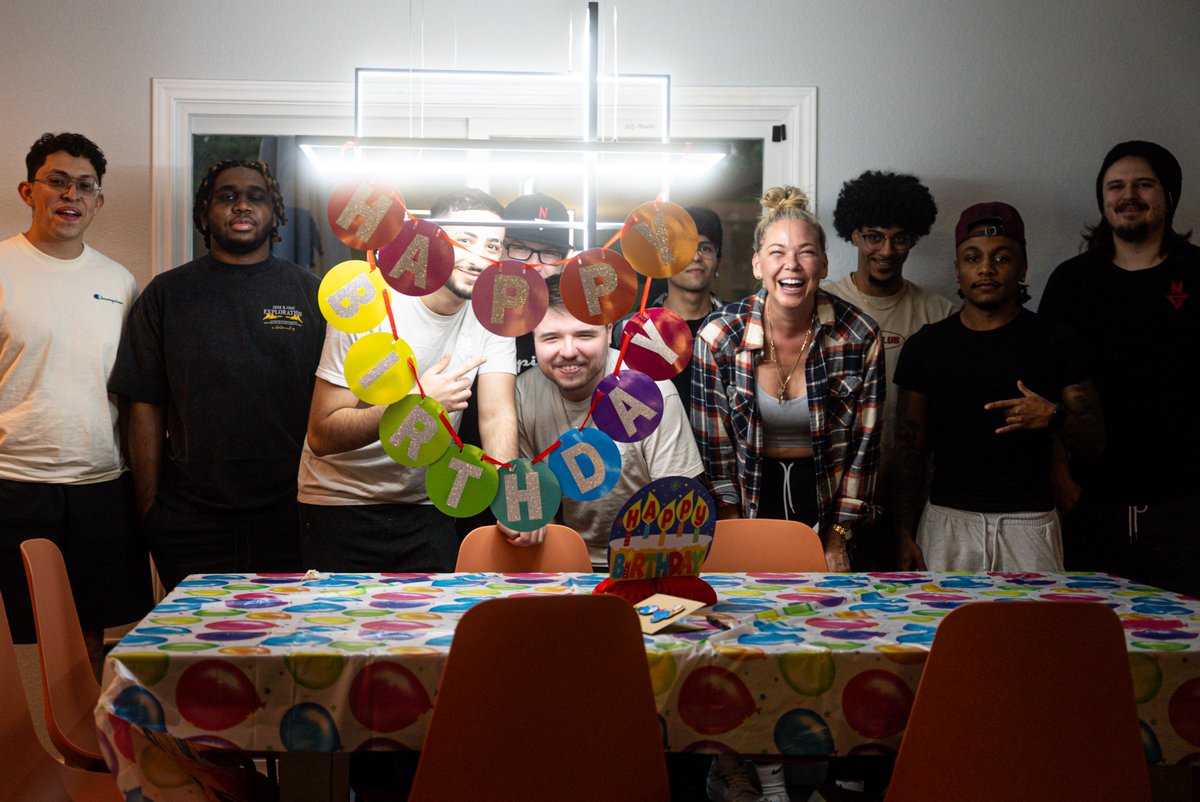 NativeGaming's tweet image. Native White's top 12 finish is much more impressive than it sounds. With so many setbacks at #HCSArlington, the boys can be very proud of all they achieved this tournament.

#N8V | #NativeGaming