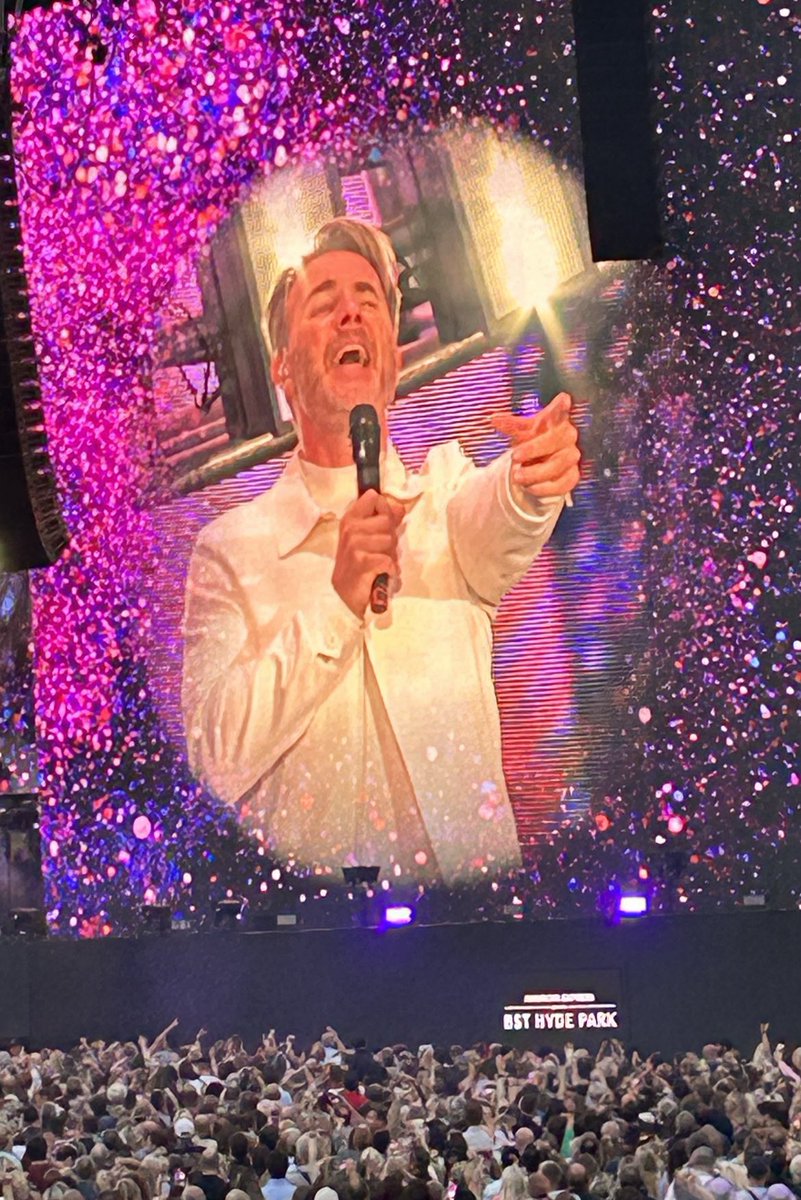 VictoriaLineham's tweet photo. @GaryBarlow @OfficialMarkO It was the BEST! 🕺🏻🕺🏻🕺🏻 https://t.co/3Y3LrO7443
