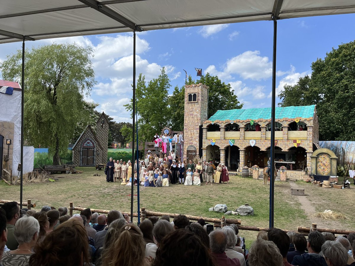 openluchtspektakel Elisabeth, de Rebelse Roos. Mooi uitgevoerd, perfect muziek en geluid. Mag Casteren trots op zijn.