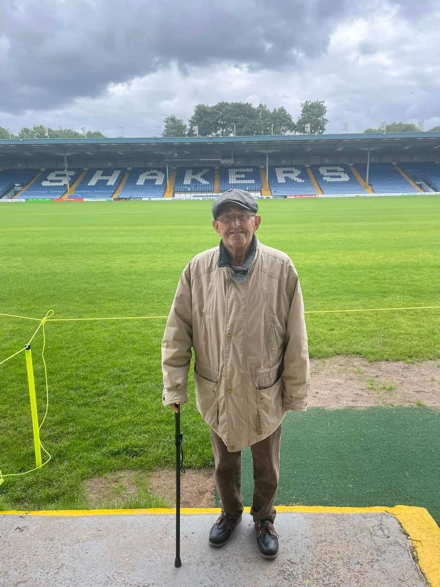 away_tours's tweet image. Terrence Martin has been watching #BuryFC for 74 years!

He lives in Bolton so gets 3 buses to Gigg - it was his first visit in 4 years this morning and was very emotional being taken to his seat.

“I honestly thought I’d never see this day again" 🤍💙

#PartOfIt