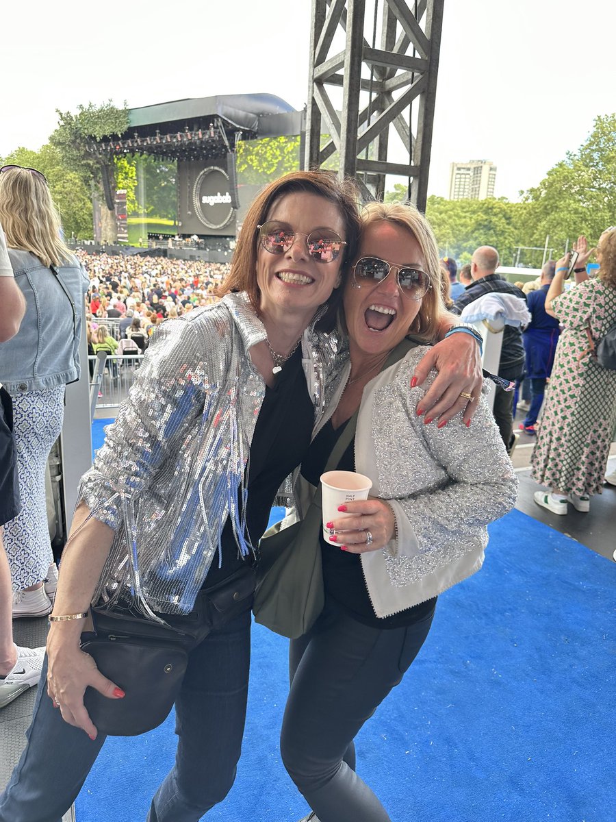 VictoriaLineham's tweet photo. @GaryBarlow @OfficialMarkO AMAZING NIGHT ! @GaryBarlow @takethat @BetsyBigEars https://t.co/iSLBOZT2EQ