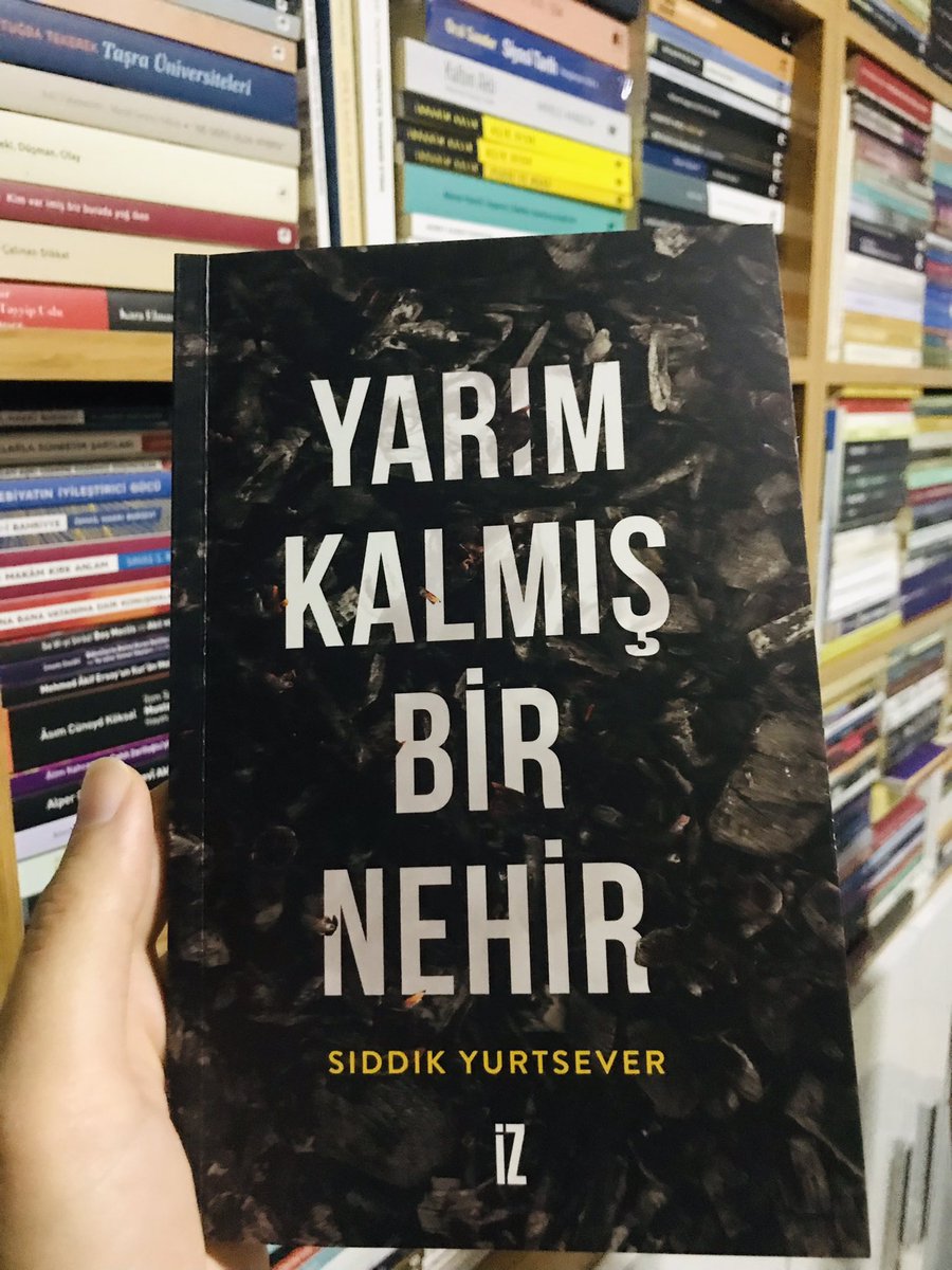 _ahmetcomert's tweet photo. ‘’ İnsanın kendi kurduğu dünyada sağ kalması zordur’’ diyor. @ttehlikelibelki 
Yüreğine, kalemine sağlık. https://t.co/XLSlMqdPAu