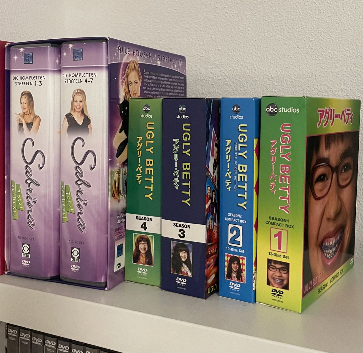 大好きなドラマ🥺❤️

アグリーベティ
サブリナ

サブリナは日本では全話収録されたDVDが無いからドイツで買ったんだけど、日本語が欲しいよっ😭 https://t.co/aF54y2lQ6q