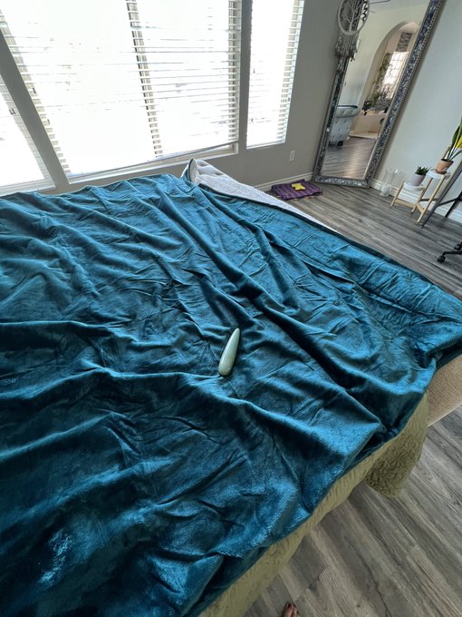 Going Live tonight 7pm PST 10pm EST https://t.co/a6gmjKimqX let&rsquo;s see what this jade wand &amp; splash blanket<a href="/tag/bemyvalentine"class="tags"><span>#bemyvalentine</span></a>