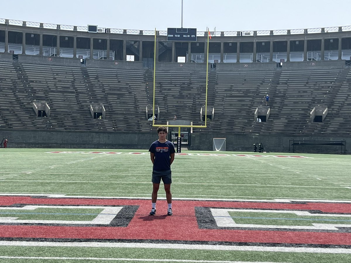 Had an amazing visit @HarvardFootball yesterday! Hope to be back in the fall on game day. @HuskieFB @Coach_Arthurs90 @CoachBigPete