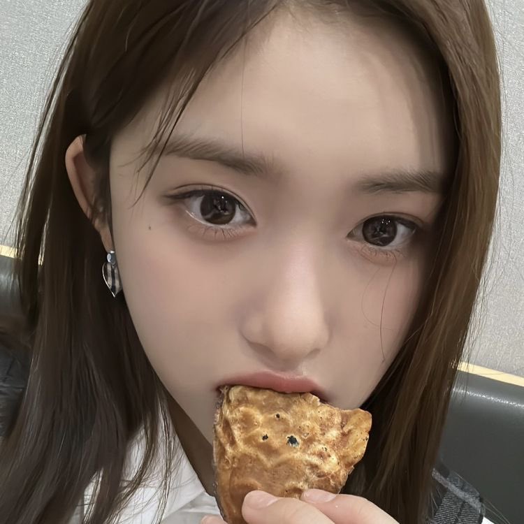 ˚₊‧ hii i’m looking for new interactive kpop moots!!

    - not new to #stantwt or #kpoptwt
    - 16 + virgo + infp
    - groups don’t matter, i’ll most likely stan or know them (bg &amp;gg)

♡︎ +↻+follow  to  be  moots. ‧₊˚