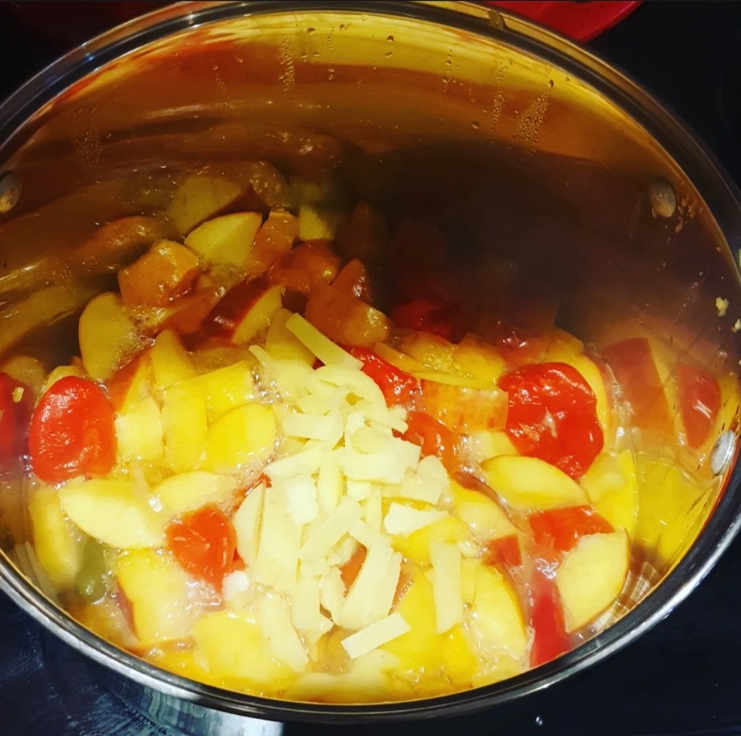 When bestie has spare chillies then you just gotta make experimental sauce... Results to follow! #drunkensaucing #bestiesbrunch #thisis40something #hotsauce #southlondonsaucequeen