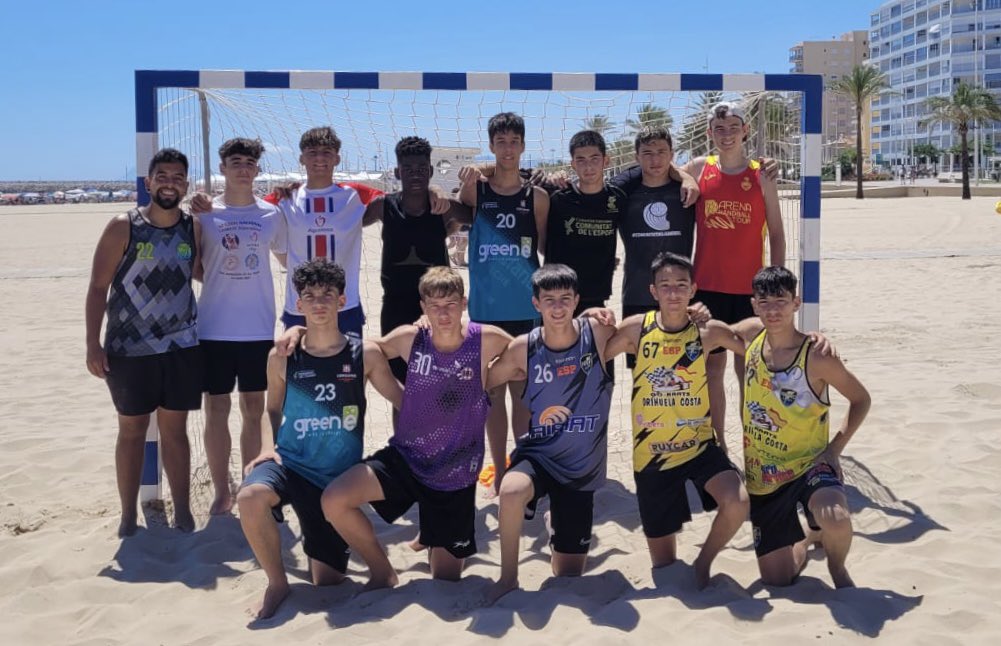 Fbmcv's tweet photo. Quarta activitat de les 𝗦𝗘𝗟𝗘𝗖𝗖𝗜𝗢𝗡𝗦 𝗩𝗔𝗟𝗘𝗡𝗖𝗜𝗔𝗡𝗘𝗦 ✅

Gandia, quarta parada del camí cap al #CESABMP2023🔜

Més de 50 esportistes participen en la convocatòria 🙌🏼

#️⃣ #ComunitatDelHandbol https://t.co/mPRHVSxhN6
