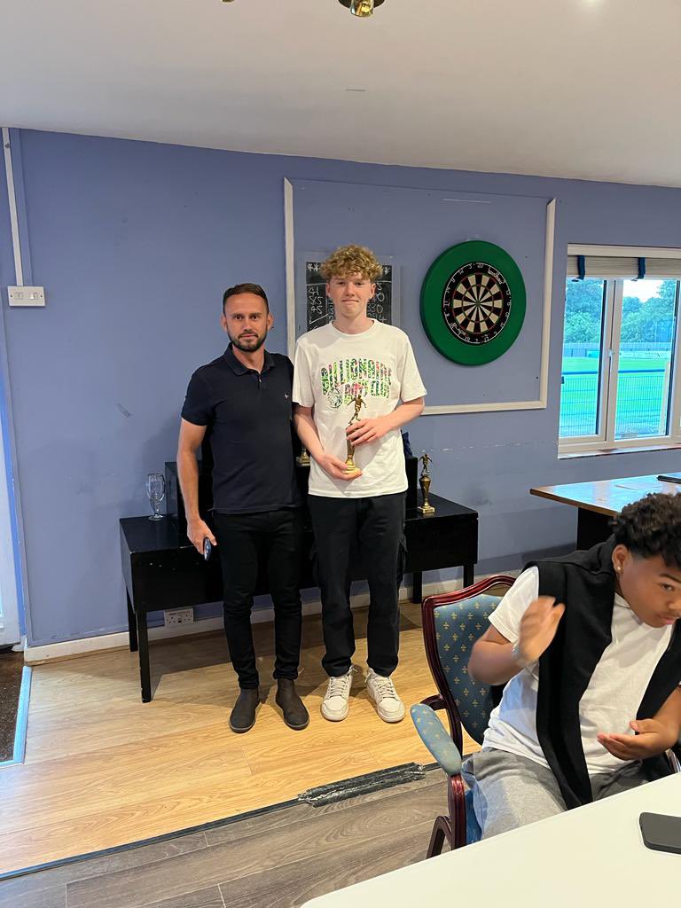 leistonFC_youth's tweet photo. And our u16 award winners well done to Josh Ellis and Billy🙌🏽🙌🏽

@hammond_13 &amp; @SamBurman24 have done a fantastic job of coaching this talented bunch over 4 years 🙏🏼 and they both move on to new coaching roles in the club 🤝 https://t.co/OOZaSCSOC8