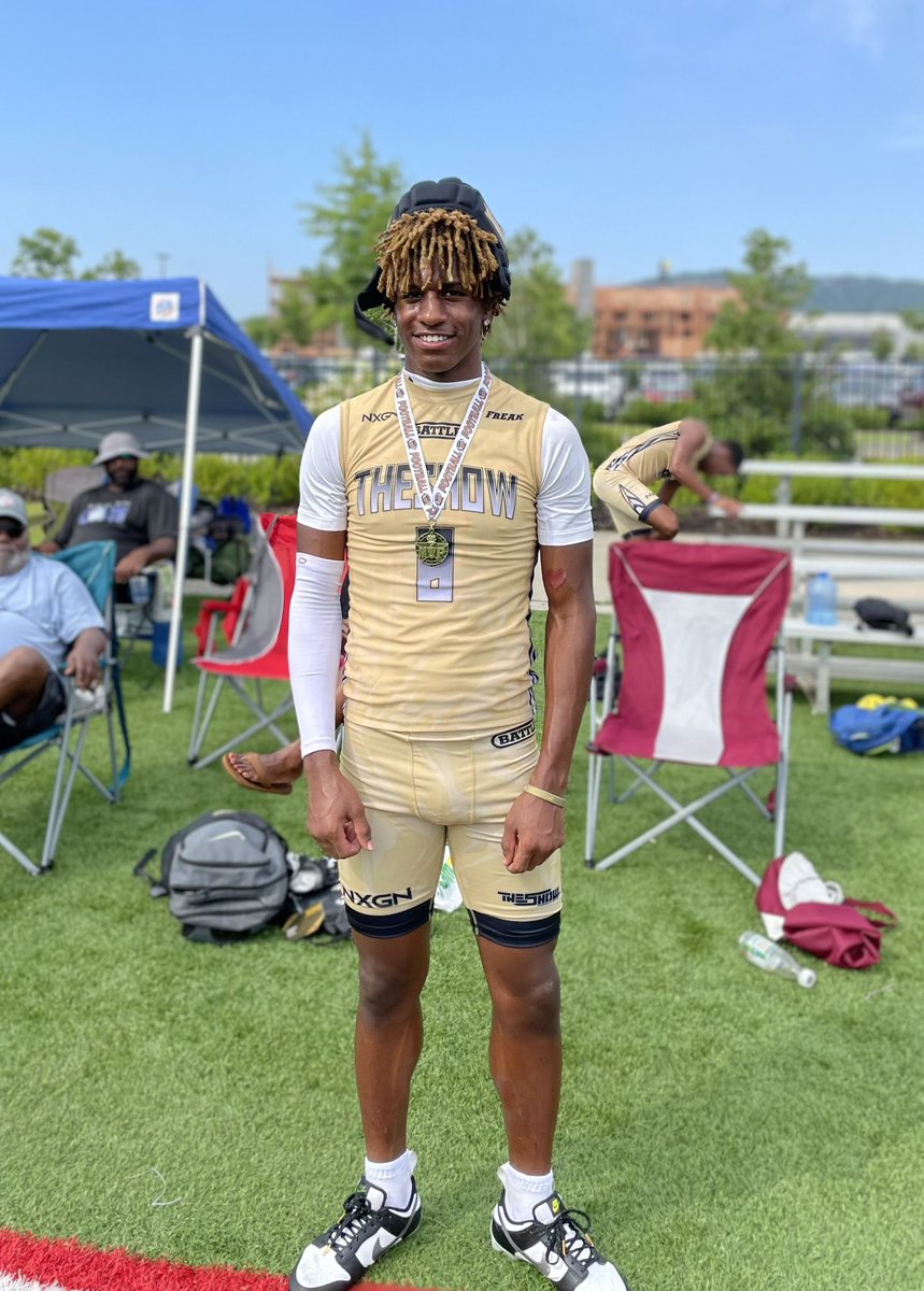 tballardqbcoach's tweet photo. This kid has to be one of the most underrated 2025 WR in Ga! Football world meet @NoahBrown222
For 3 consecutive days I witness this young man giving people’s children
THE BUSINESS ‼️ Don’t say you didn’t know!! #adude https://t.co/RLBinbI9iv