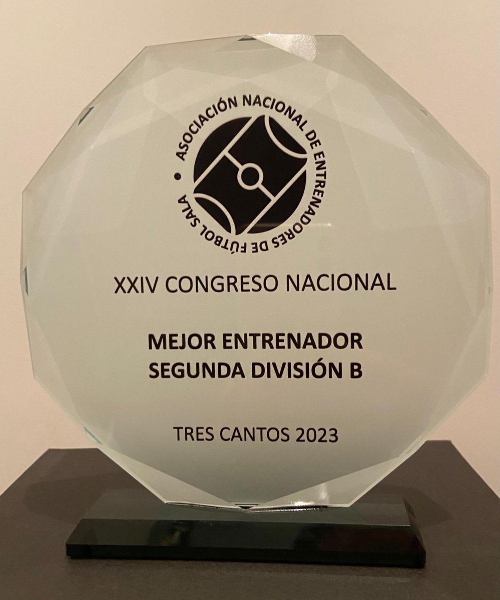 Mengibar_FS's tweet photo. Nuestro entrenador @roca_javier ha sido elegido como mejor entrenador de 2°B por la @Anefs !!! Merecidísimo!! Enhorabuena mister!!!

#futsal #futbolsala #mengibar #jaen #anefs #rfef #rfaf #fjf https://t.co/5EeZ3AJs19