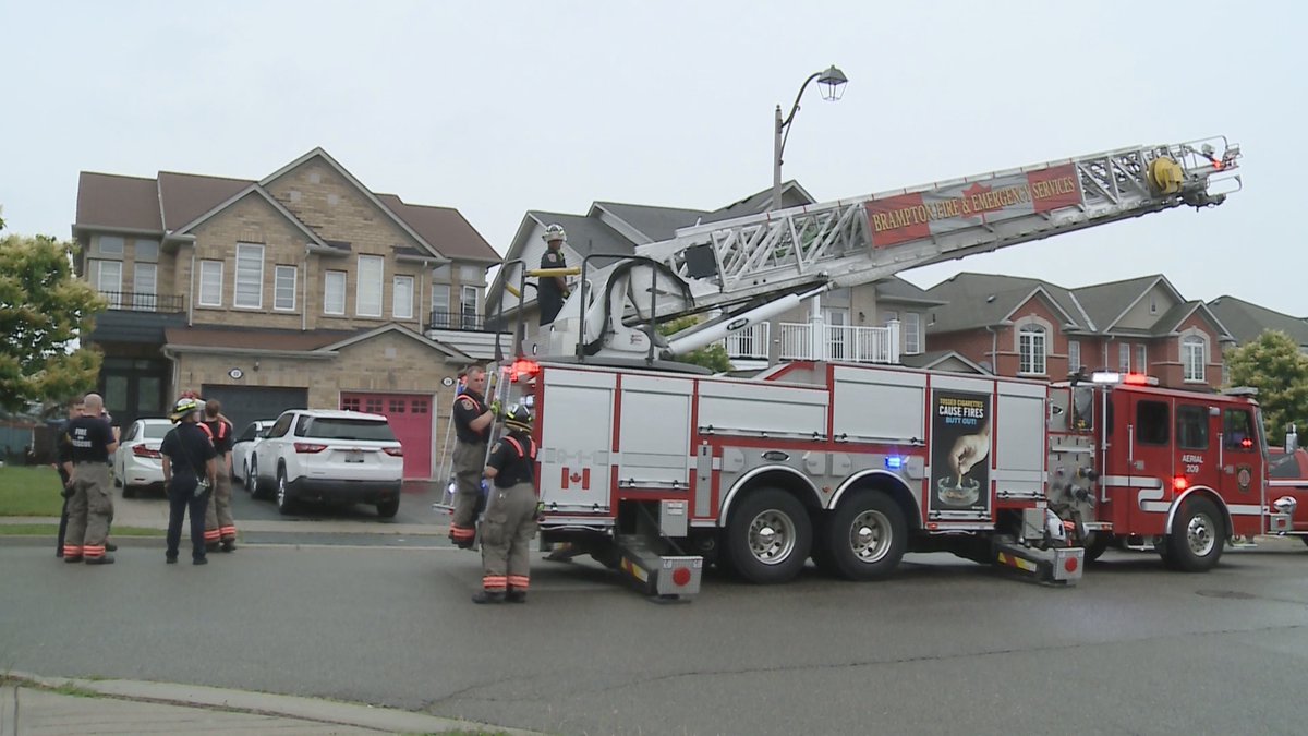 Media371's tweet photo. Fire in the basement of a home on Pennyroyal Crescent in #Brampton earlier. Male victim removed by @BramptonFireES crews with severe burns and transported by @Peel_Paramedics with no vital signs, CPR in progress. @ONFireMarshal notified. https://t.co/7hzzKDmUjE