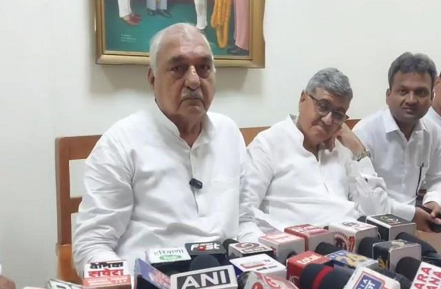punjabkesari's tweet photo. हरियाणा में CM फेस और श्रुति के चुनाव लड़ने पर हुड्डा का बयान, पार्टी आलाकमान करेगा फैसला
https://t.co/aY65ByTTUW
#Bhupendrahudda #CongressCMFace #Shrutichaudhri #Kiranchaudhri #Haryanahindinews #Politics #Rohtak https://t.co/hZ6WYWBTCK