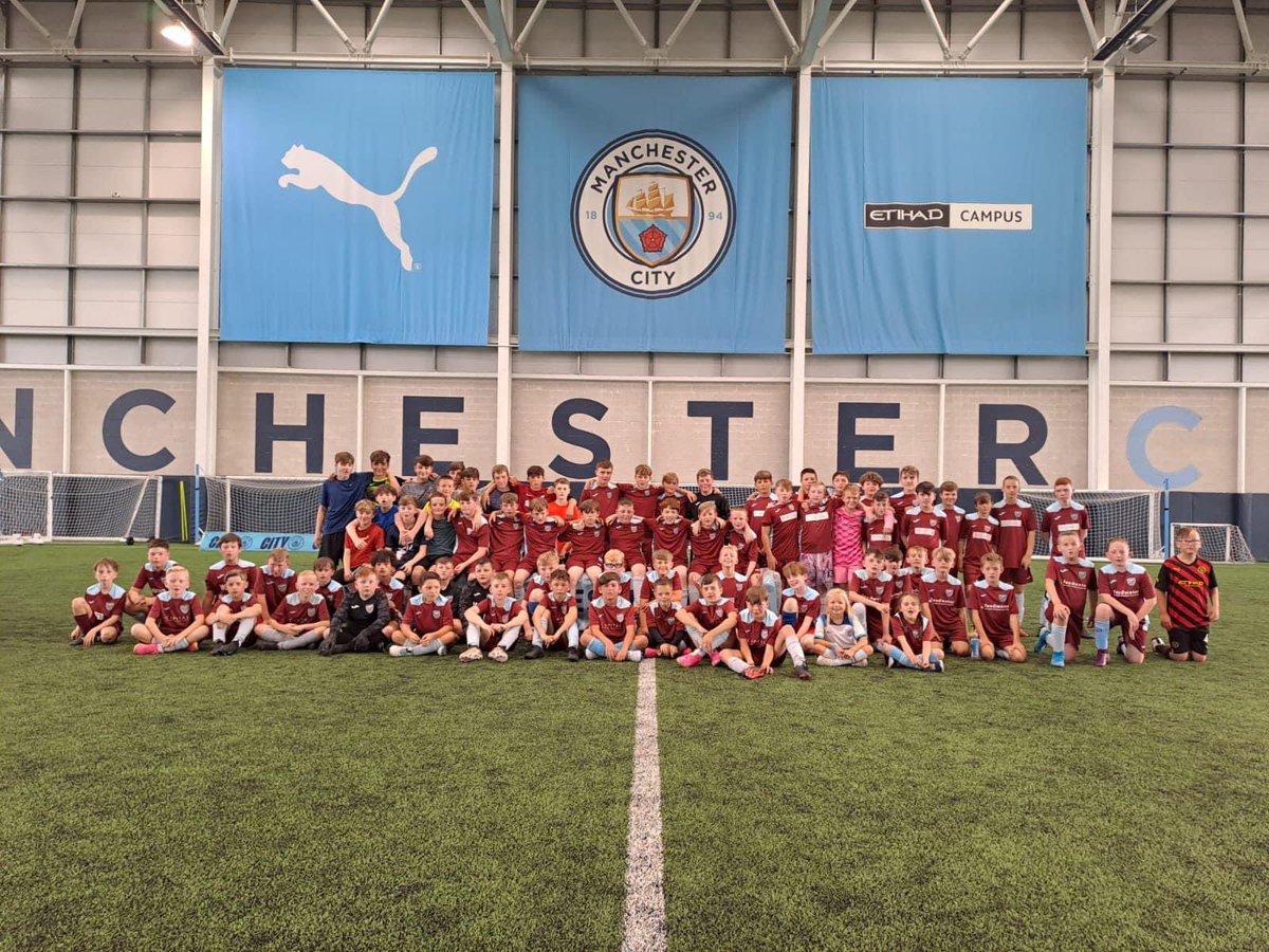 budgie1980efc's tweet photo. And to finish off a great day 80 Of the The Rakers kids headed to Man City to play some football 💜. Massive thanks as always for looking after us. #City #HomeOfThe #Champions @Rakersjfc https://t.co/LtH1PTcLo2