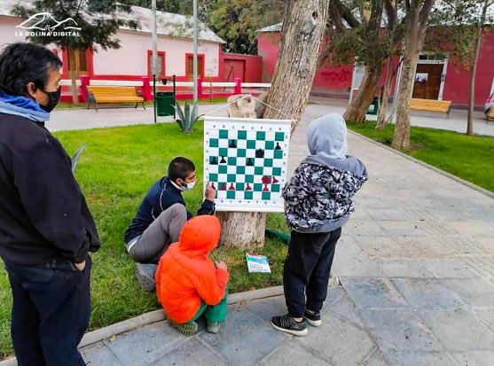 LaColinaDigital's tweet photo. Revisa los detalles de la academia municipal vicuñense que promueve el aprendizaje del ajedrez y el fortalecimiento de las habilidades que requiere este deporte.

https://t.co/k4QDiLuuQn

#lacolinadigital #cuartaregión #deporte https://t.co/dGX3dZGPFj
