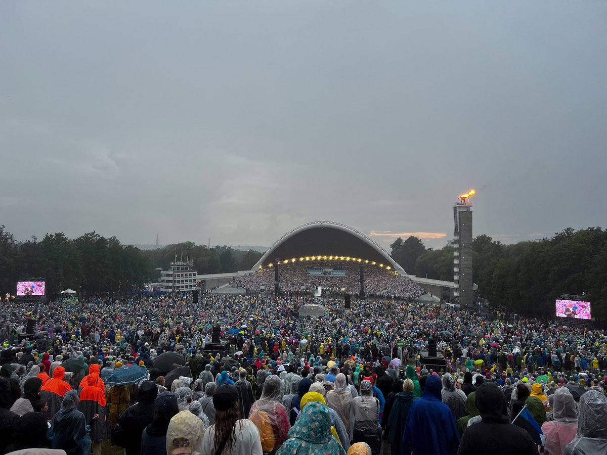BadBalticTakes's tweet photo. This is what it means to be a nation.

To sing as one. To preserve language &amp; culture as a community. To value each other.

Trolls try to argue every day that the Baltics aren’t real countries. Classic projection. They’ll never feel what we feel here.

And I feel sorry for them. https://t.co/ZAFEZYFA0c