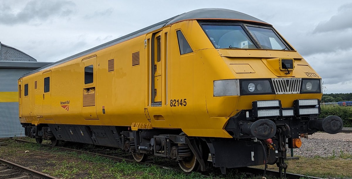 And so the only DVTs in service will be the Chiltern ones (aside from preservation), with the National Rail ones being all stripped back and ready to be sent to Newport on truck sometime next week!
Here's 82145 looking in decent nick tbf