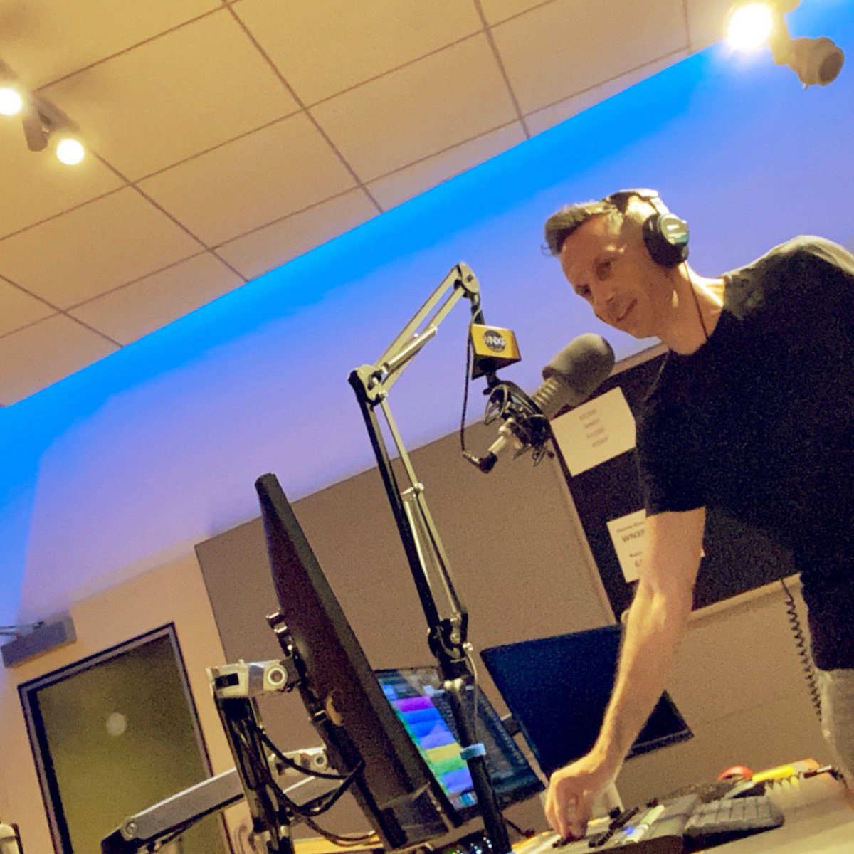 DanDigs's tweet image. On the air on Nashville's @nprmusic new music discovery station @wnxpnashville 2p-7p CT today

Playing new favorites from
#palejay
@lanebeckstrom
@sampha
#limperatrice ft @0xCuco 
+ many more

Tune in at 91.1FM or WNXP.org