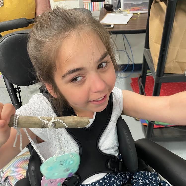 LudlowPublicSch's tweet photo. 😎We have a burst of sunshine for you on this gloomy Sunday thanks to Mrs. Hardick (BMS Art Teacher) sharing these wonderful photos of her students completing modeling magic sculptures. 😎 #lpspride #lovethis #beautiful #artclass #welldone #thosesmiles https://t.co/pWH8kmBHpH