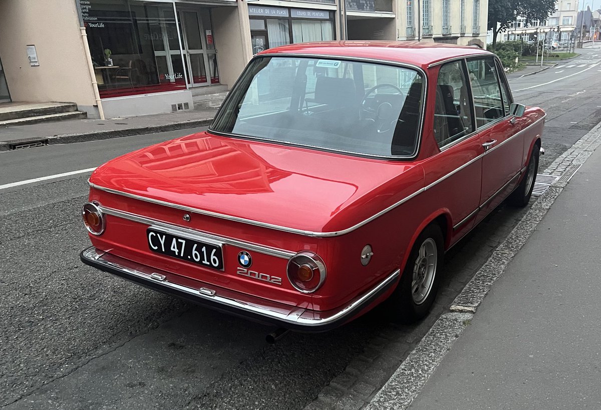 As @lemansclassic draws to a close, this is Sat nonchalantly on the street