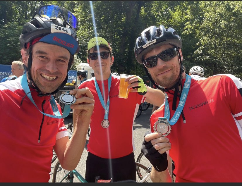 FHackenbruch's tweet photo. What a ride! 100 Kilometer mit Team @Tagesspiegel durch Berlin &amp; Brandenburg 🚴🏽🚴🏻‍♀️🚴🏽‍♂️ https://t.co/3snyFvSsoS