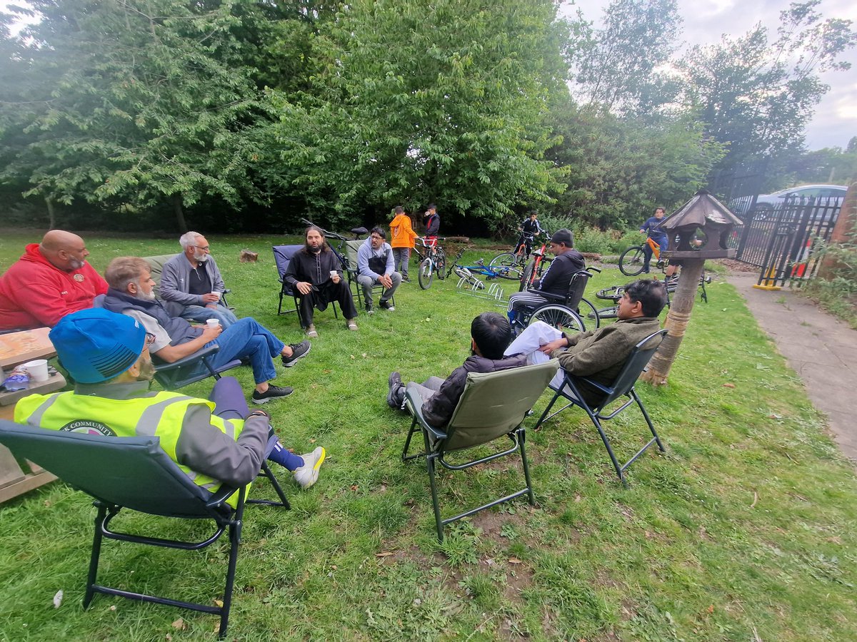 AlumRockCF's tweet photo. Great successful evening in #WardEndPark with the bike ability project,  great turn out loved by so many, 

#KarakChai #HealthyWellbeing #Cycling #BikeRide https://t.co/TcBhK64G0x