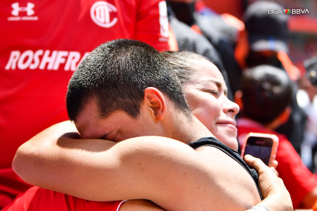 LigaBBVAMX's tweet photo. ¡Cumpliste tu sueño, Sait! 🥹 🫂

Muchas felicidades por tu debut con @TolucaFC. Esto es solo el comienzo 😉

#LigaBBVAMX | #Apertura2023 https://t.co/jRuPEdybfc